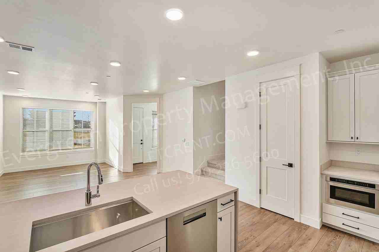 3045 E Trilby Rd - Photo 6 of 26