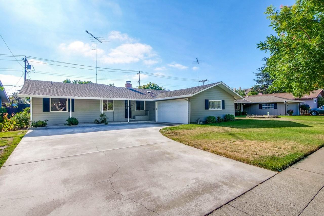 1534 Crespi Dr - Photo 3 of 50
