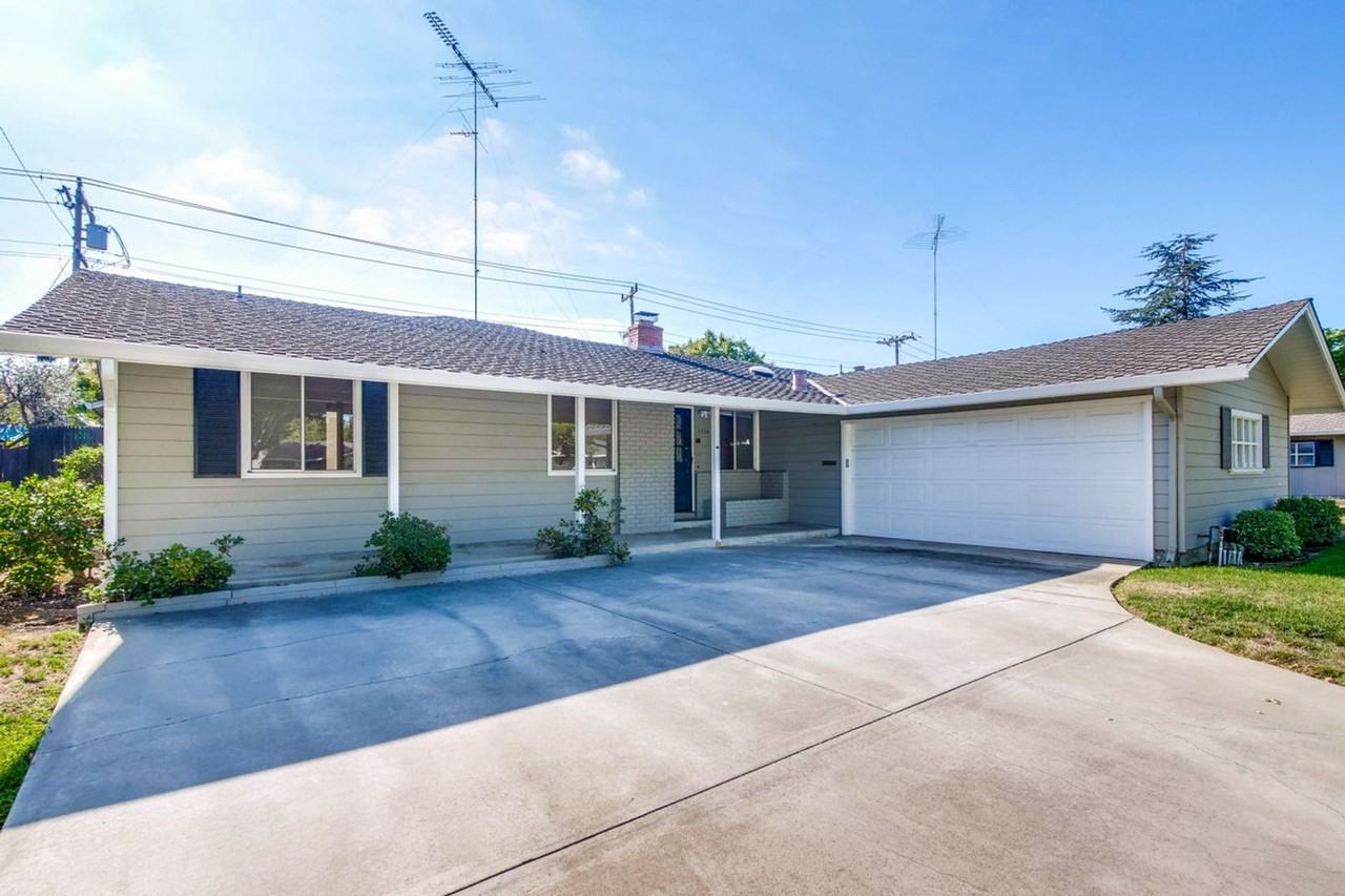1534 Crespi Dr - Photo 5 of 50