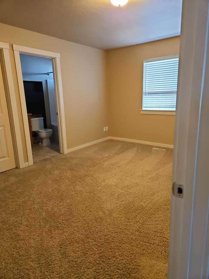 5664 N Hertford Way - Photo 5 of 13