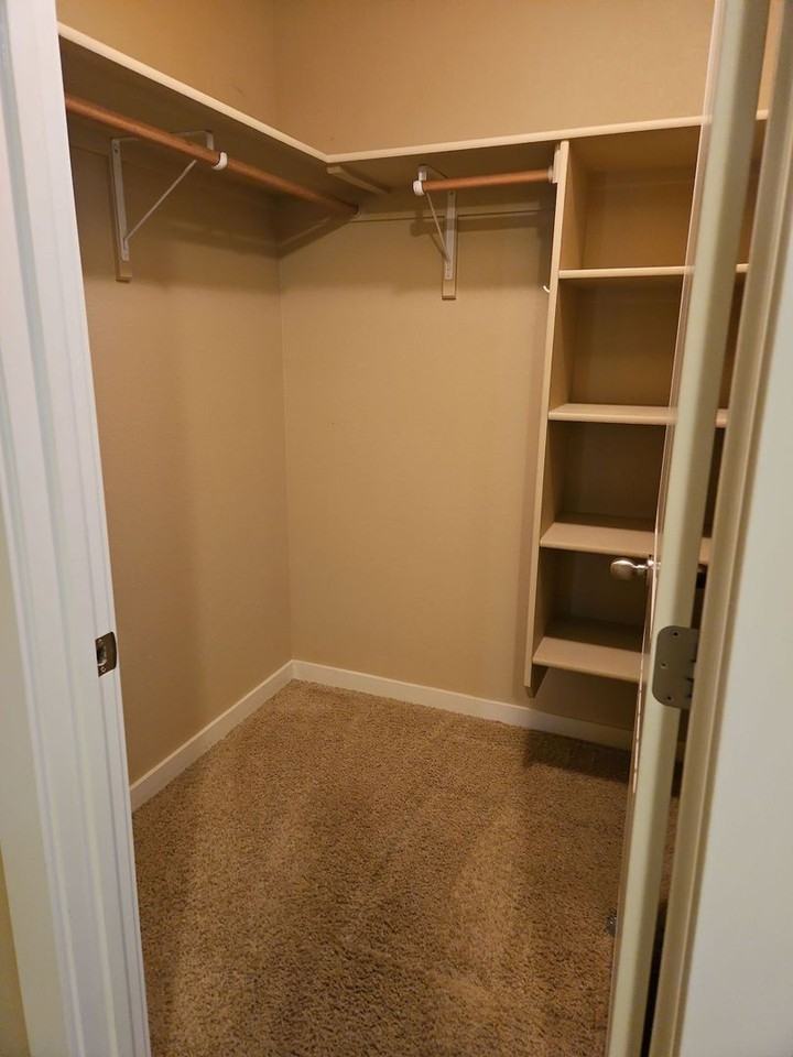 5664 N Hertford Way - Photo 6 of 13
