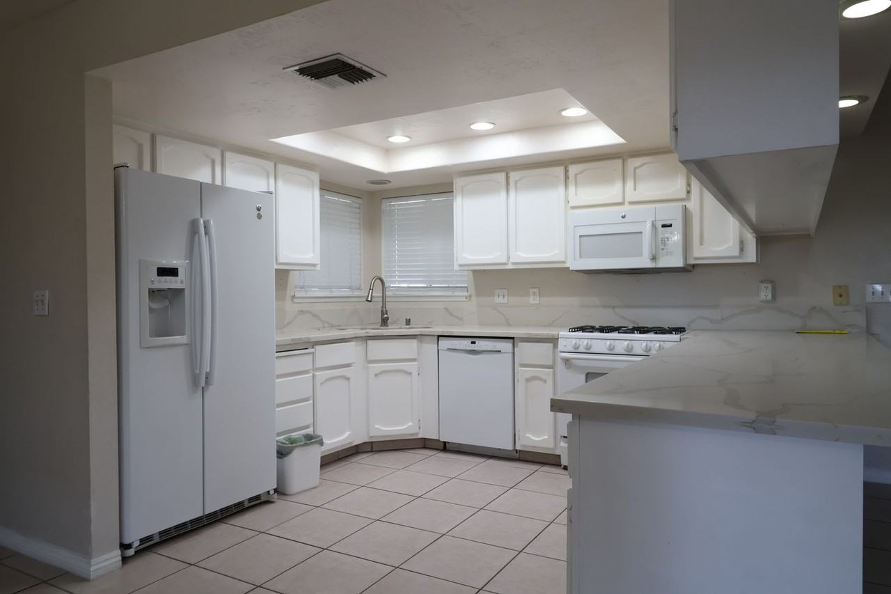 528 S Sorrel St - Photo 4 of 20