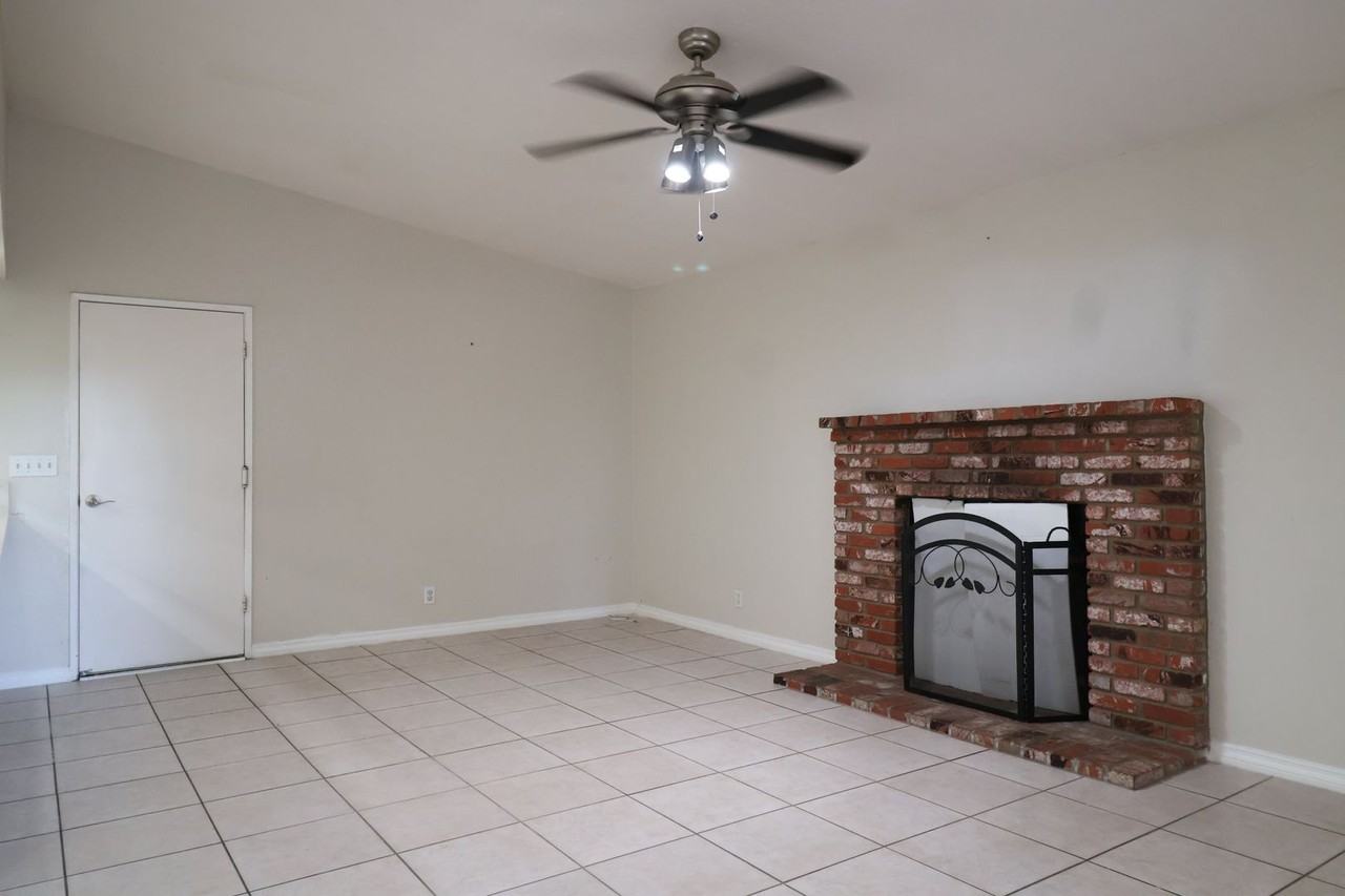 528 S Sorrel St - Photo 6 of 20