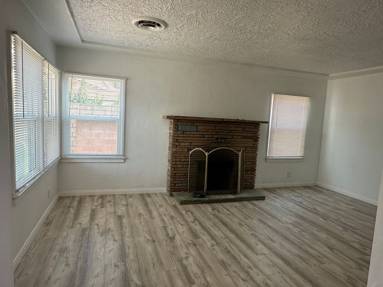 3708 Broadmoor St - Photo 2 of 9