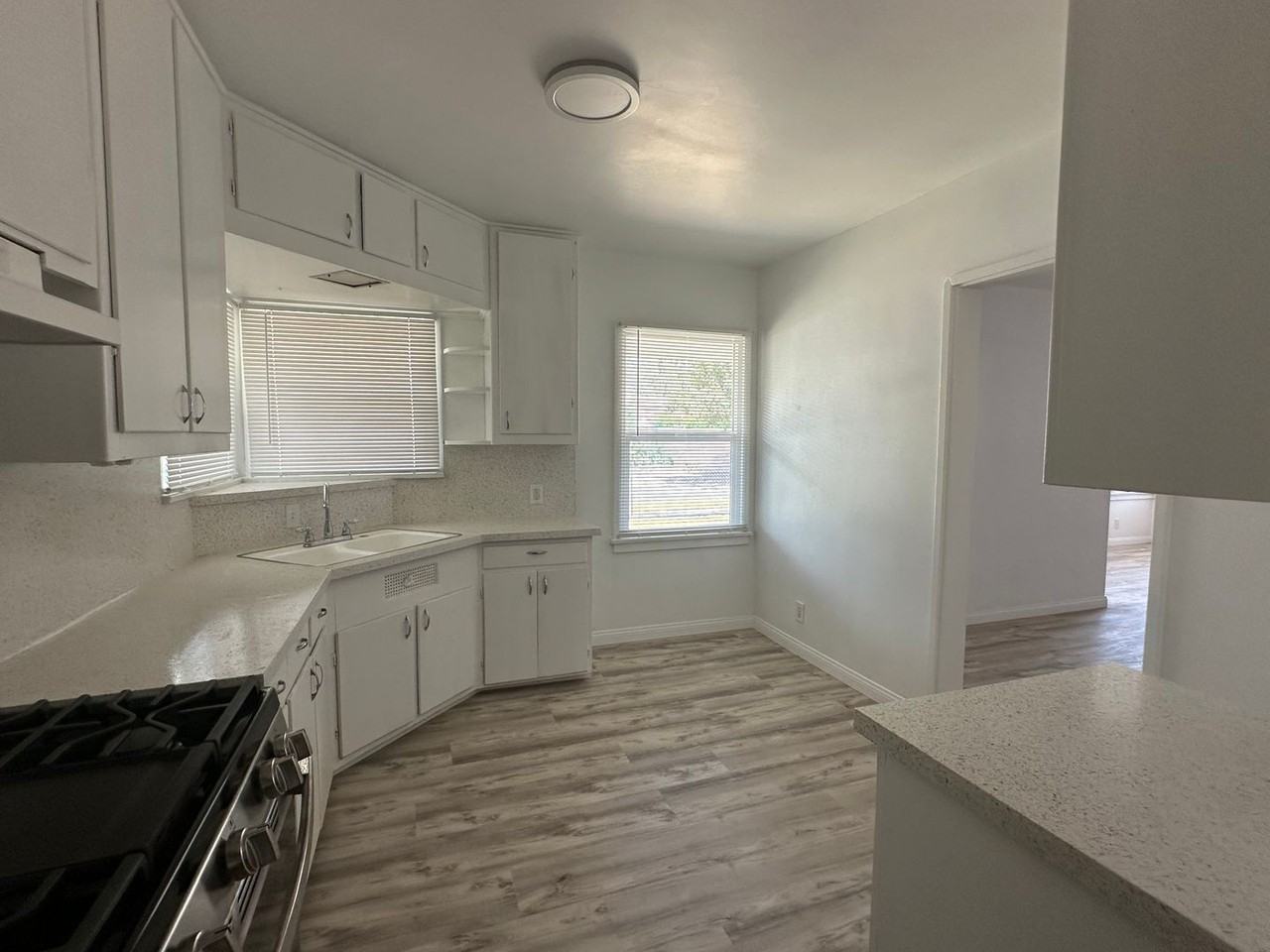 3708 Broadmoor St - Photo 3 of 9