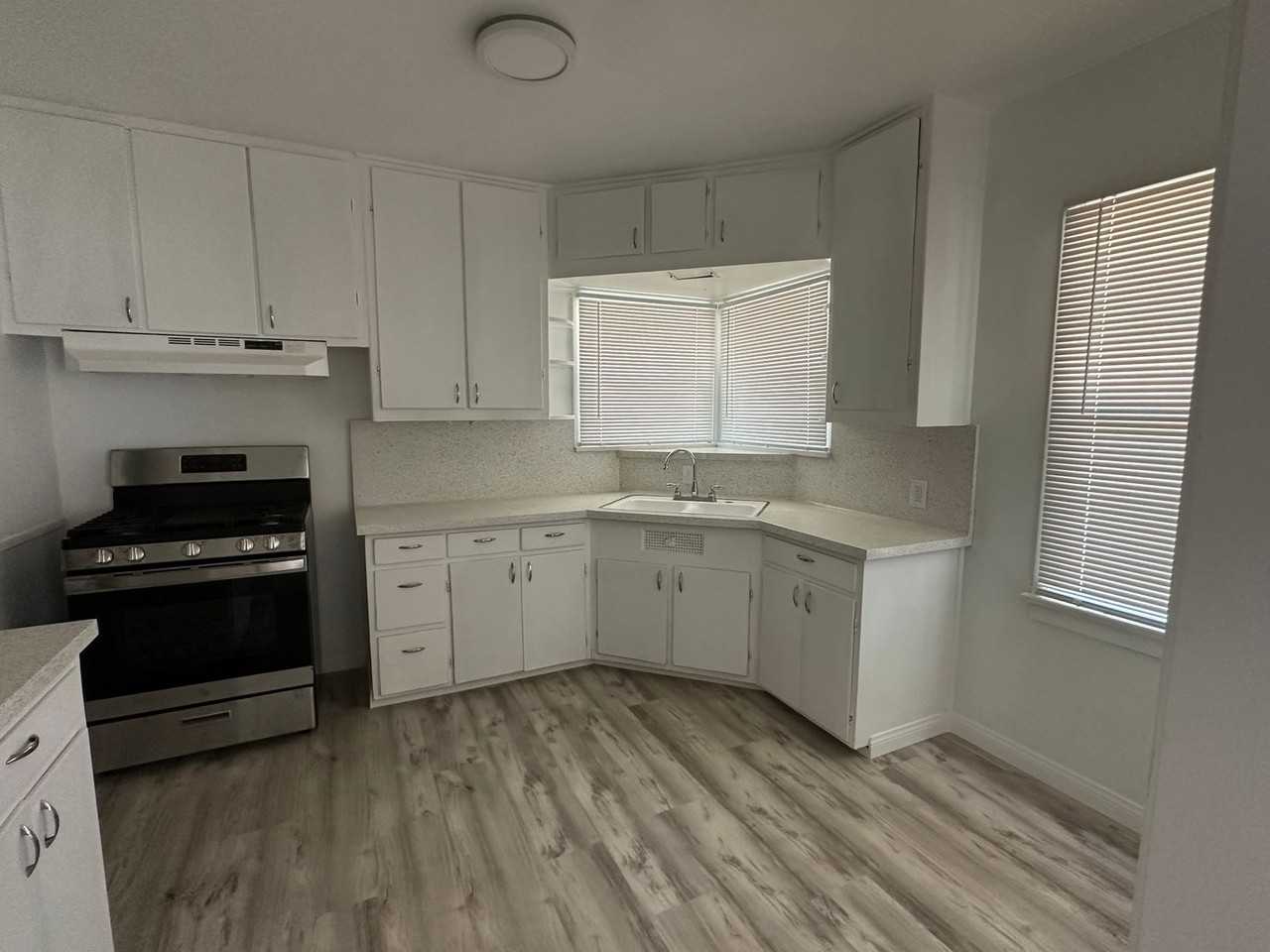 3708 Broadmoor St - Photo 4 of 9