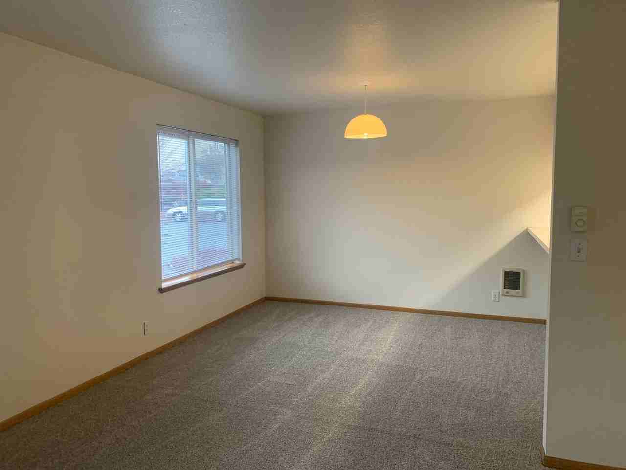 2211 Ne Holliday Ave #1 - Photo 6 of 20