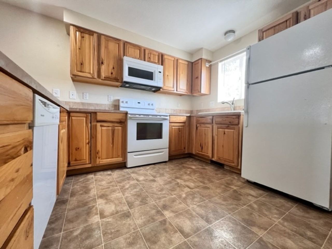 6533 W Douglas St - Photo 5 of 18