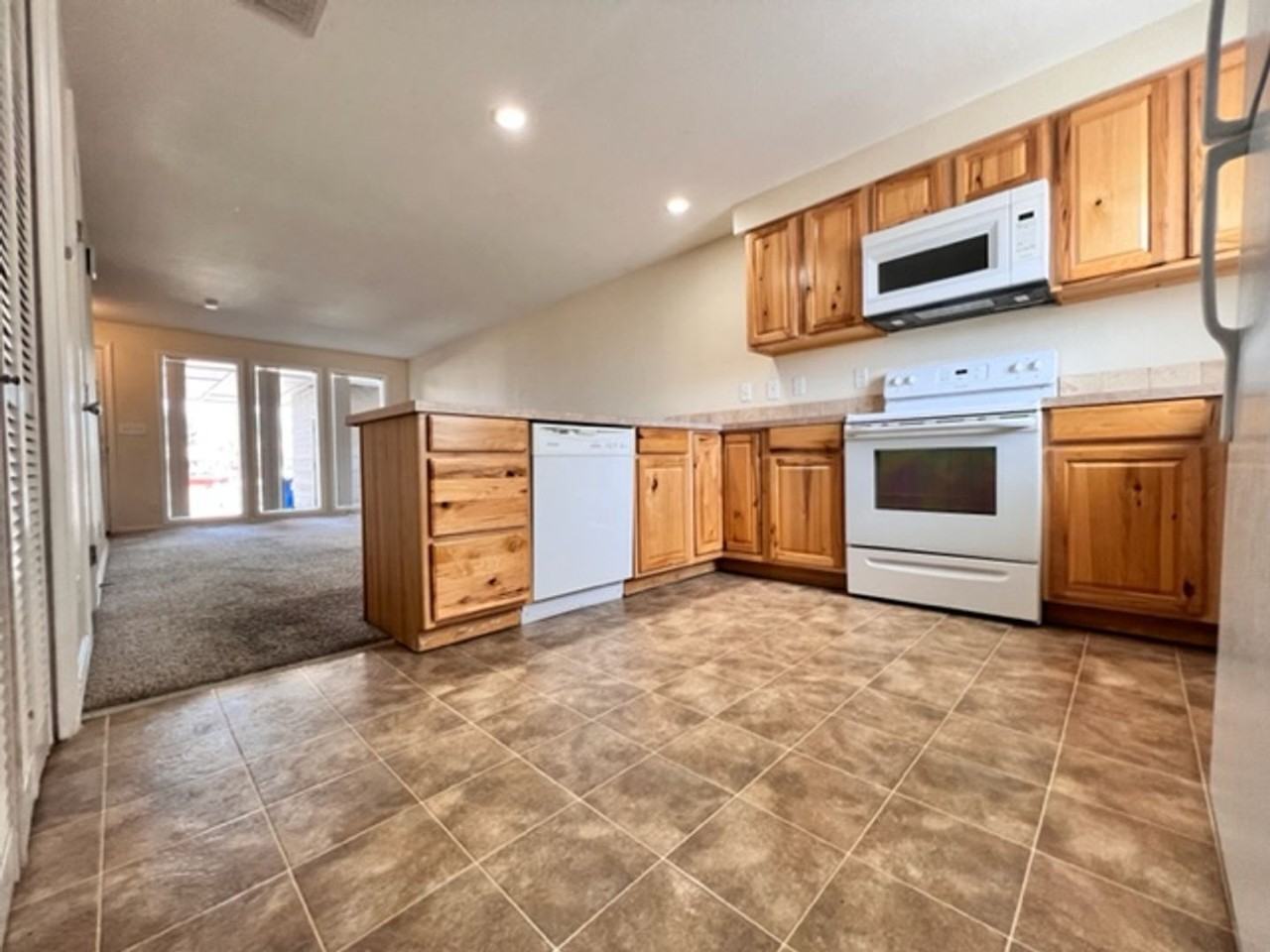 6533 W Douglas St - Photo 7 of 18