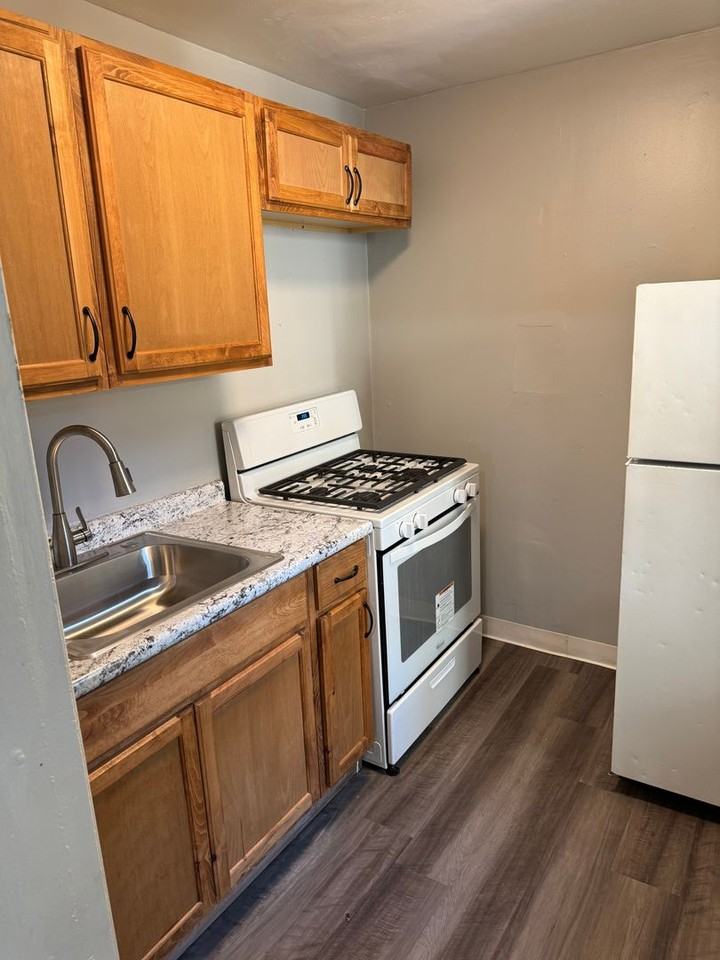 7321 Woodlawn Ave - Photo 4 of 14