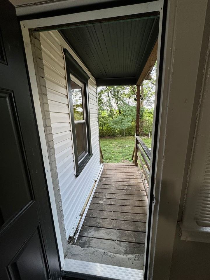 7321 Woodlawn Ave - Photo 5 of 14
