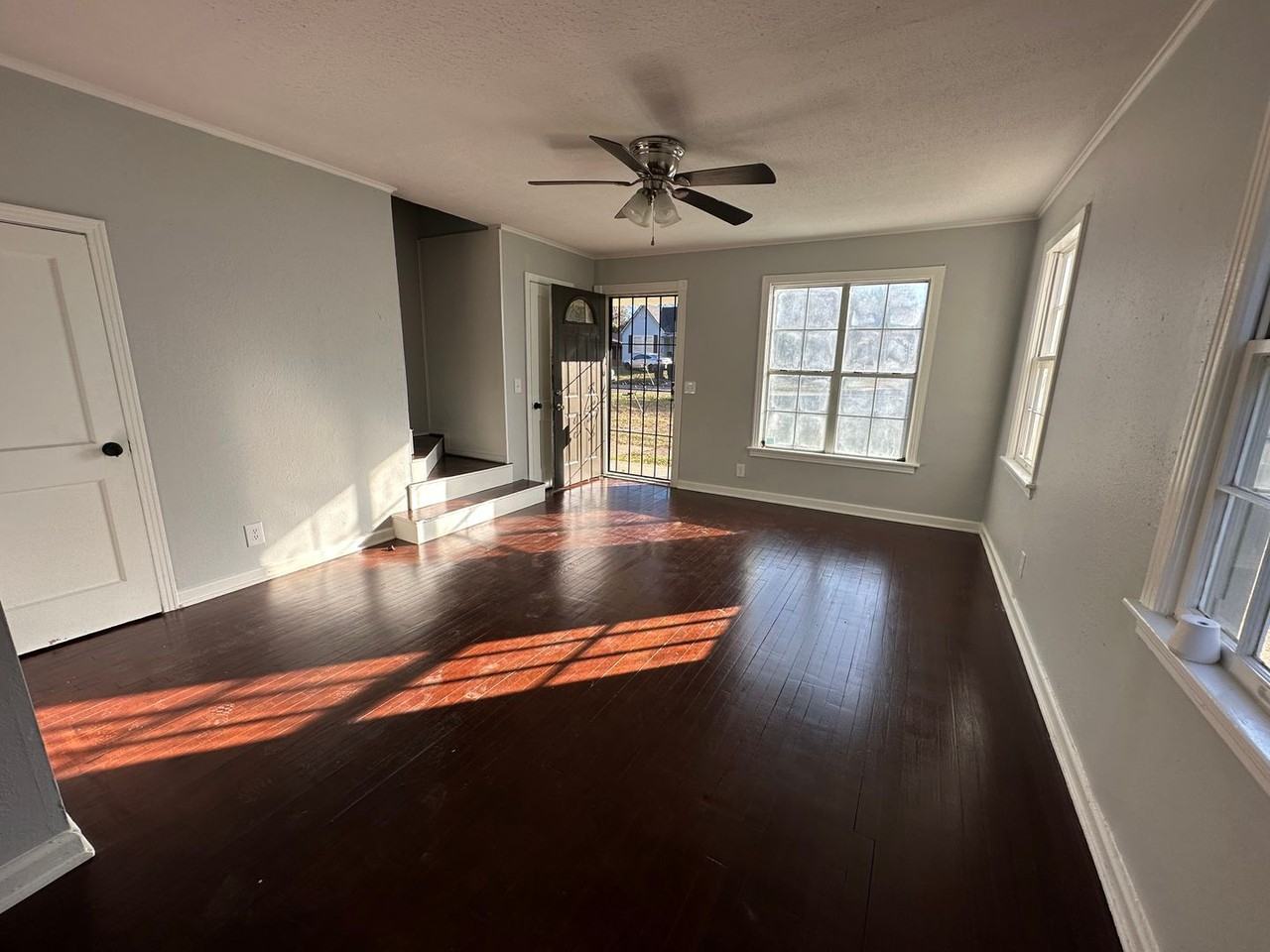 124 E Olive St - Photo 2 of 8