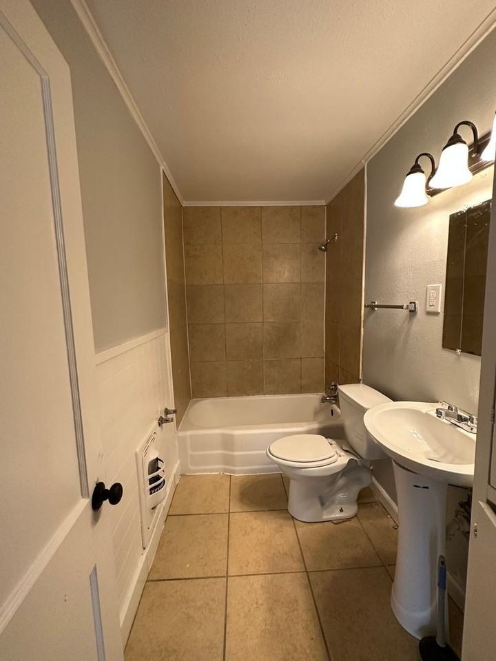 124 E Olive St - Photo 5 of 8