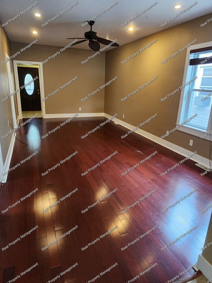 2512 White Oak Ave - Photo 2 of 17