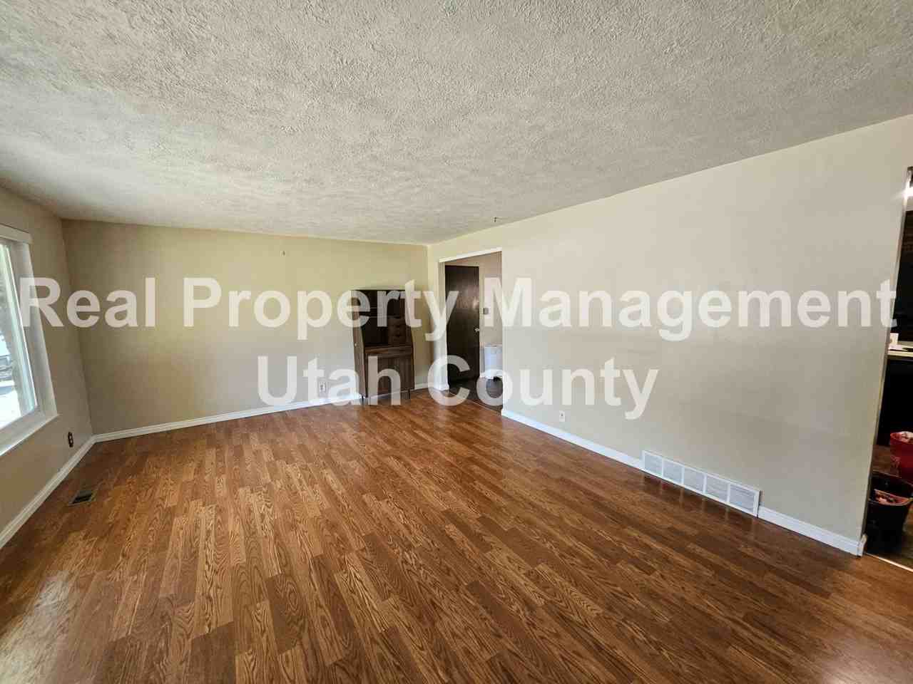 244 Inglewood Dr - Photo 3 of 29