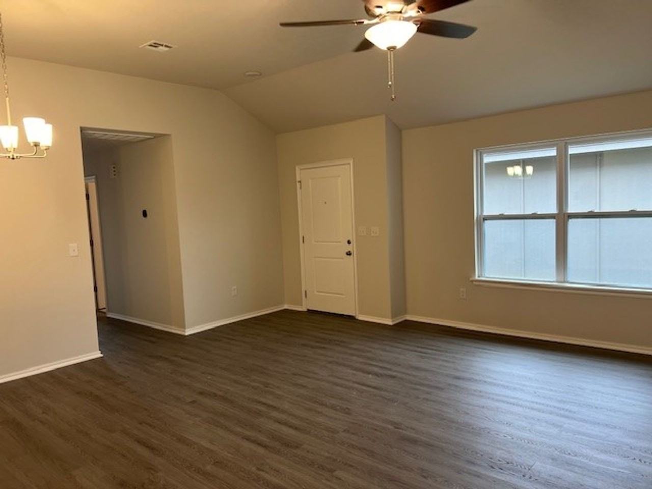 908 Hudson Rd - Photo 3 of 7