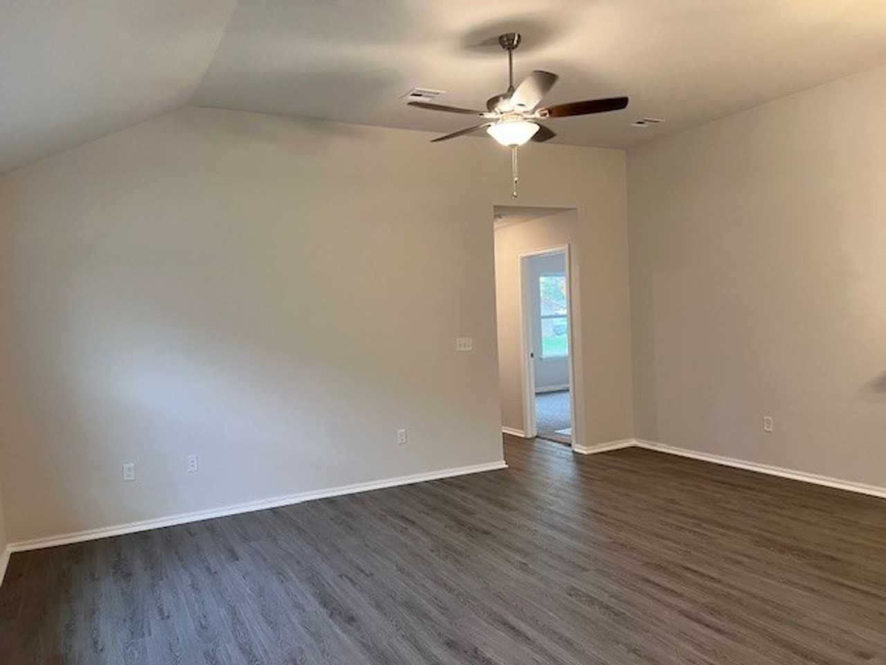 908 Hudson Rd - Photo 4 of 7