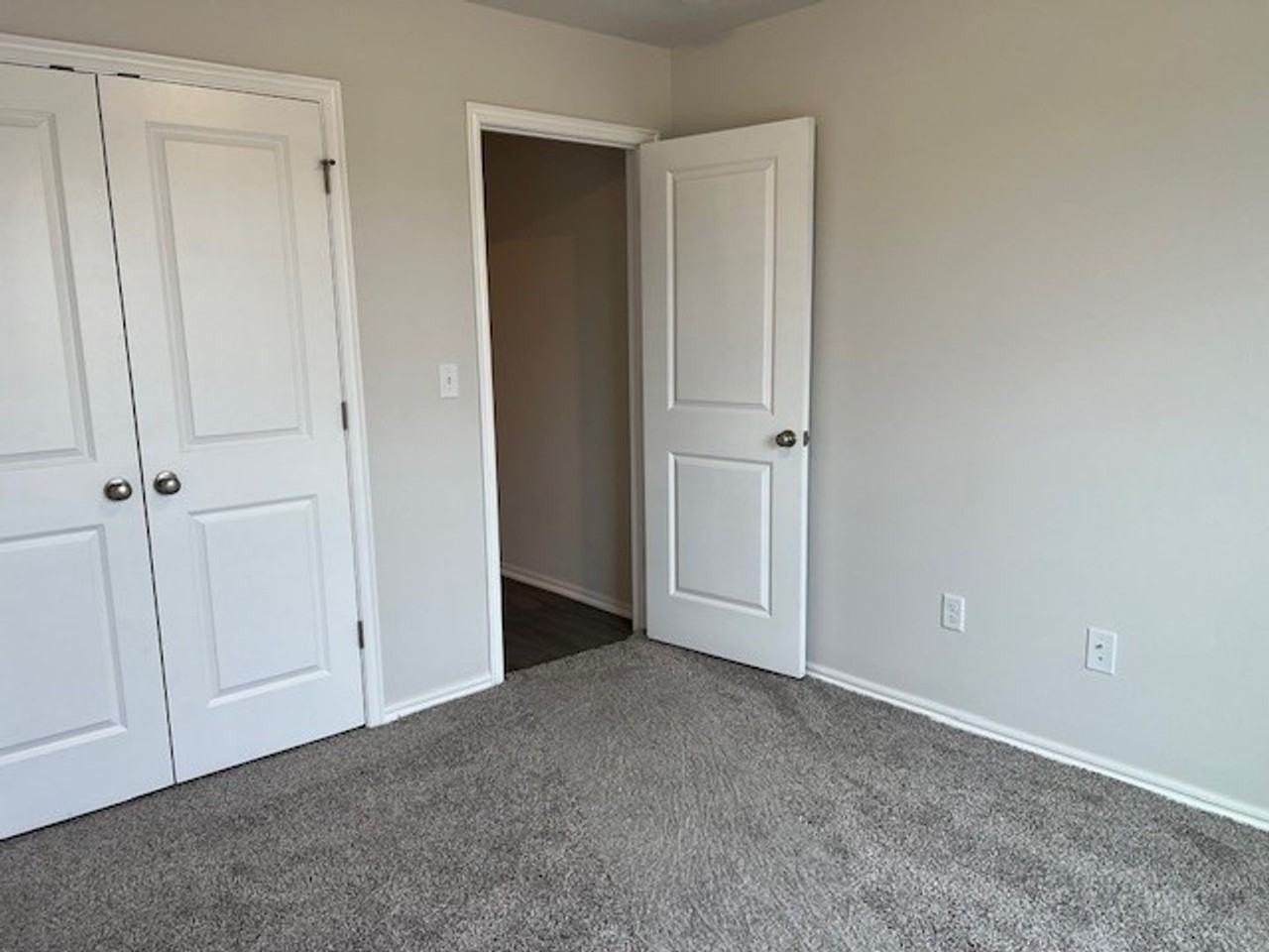 908 Hudson Rd - Photo 5 of 7