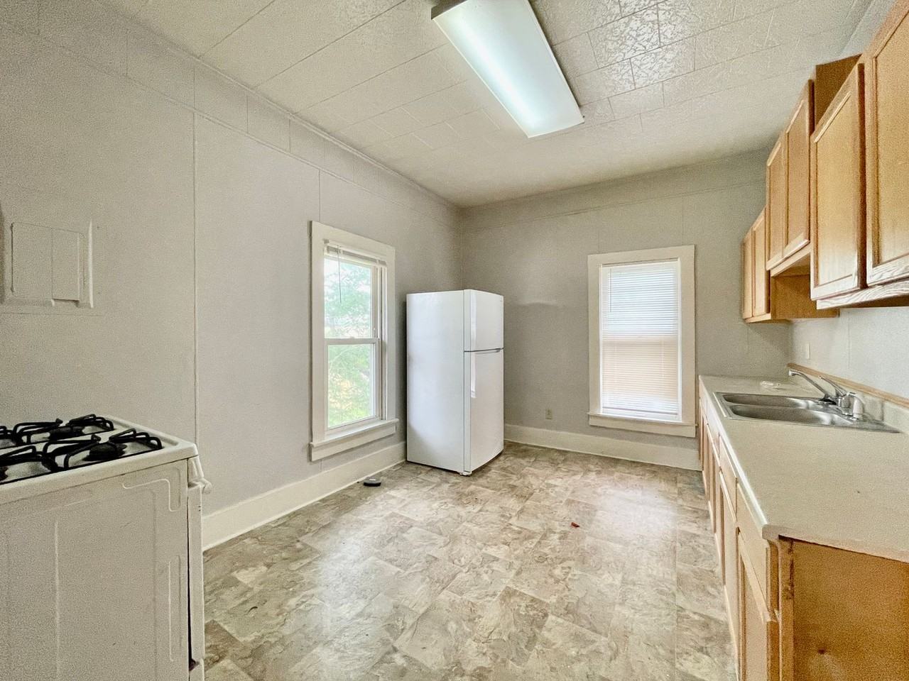 Peck 2337 - Photo 3 of 10