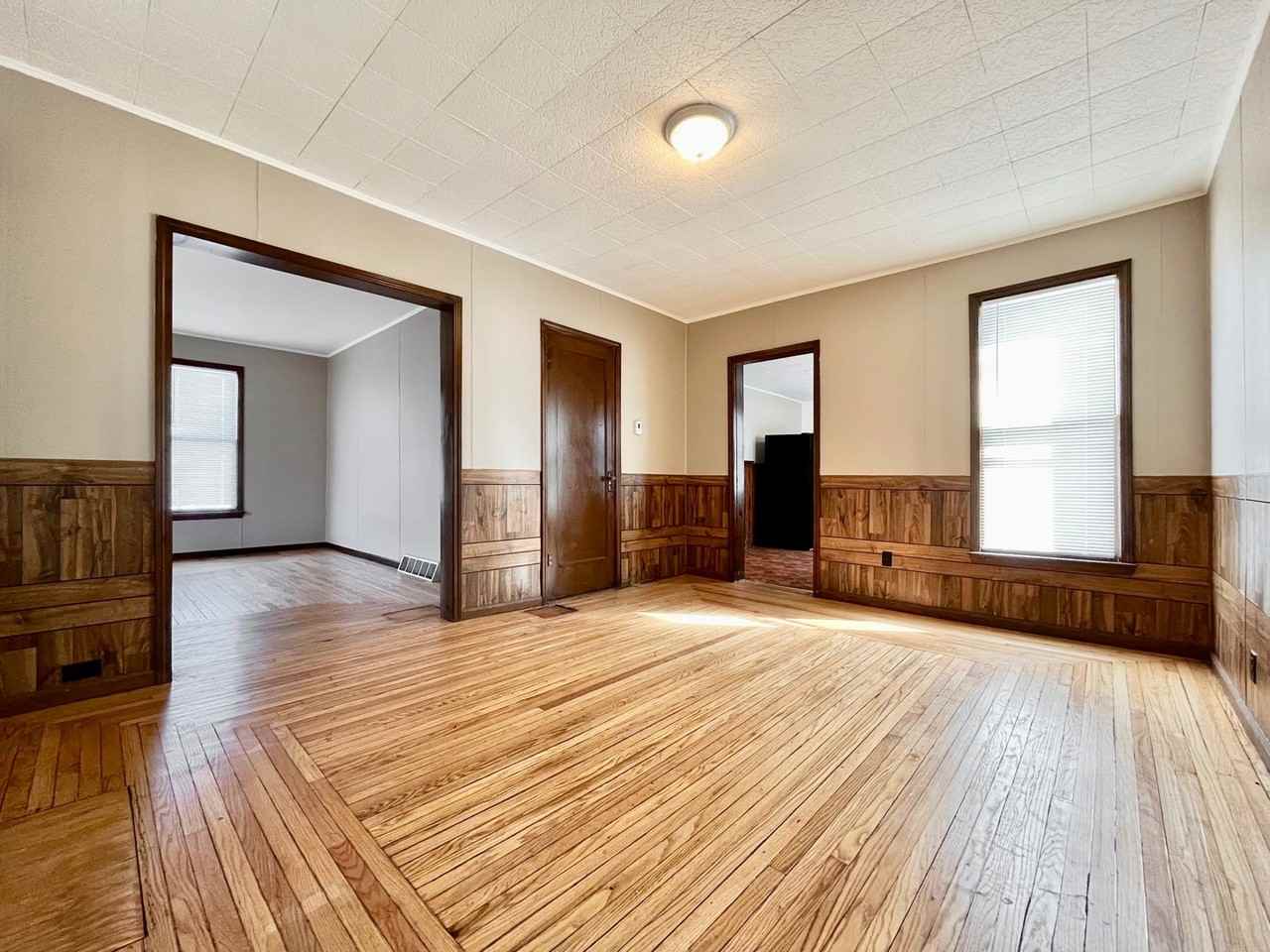 Chestnut 1114 - Photo 3 of 15