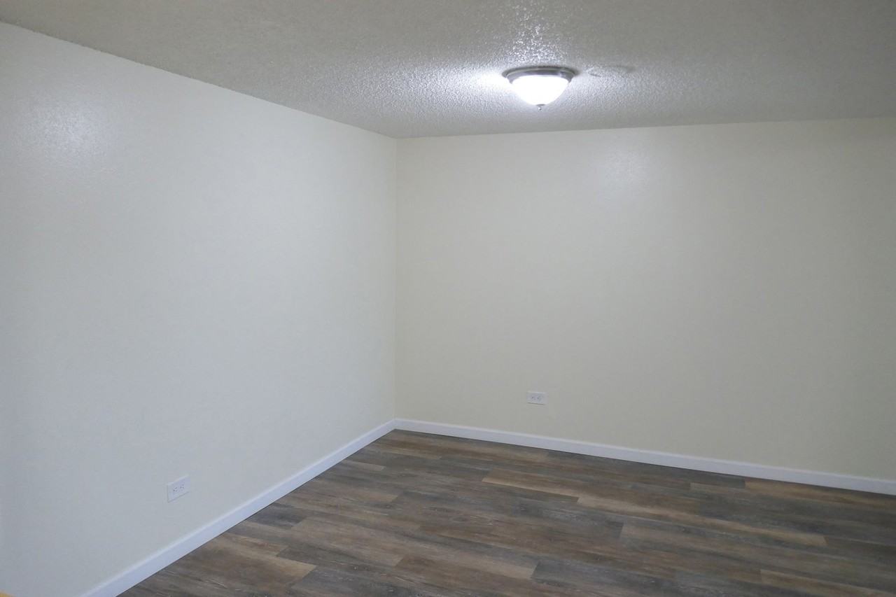 3926 Grand Ave - Photo 2 of 7