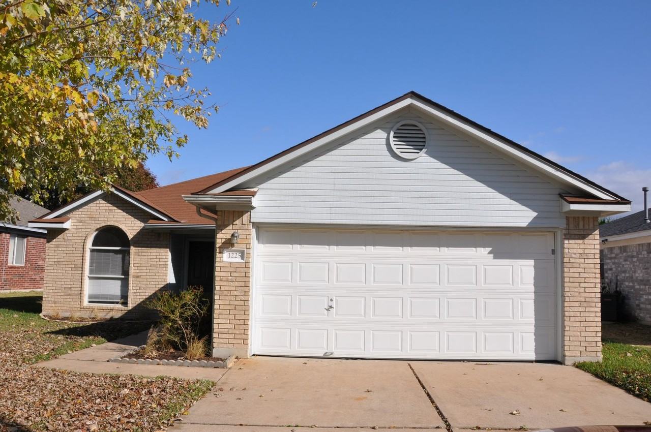 1225 Laurelleaf Dr - Photo 3 of 20