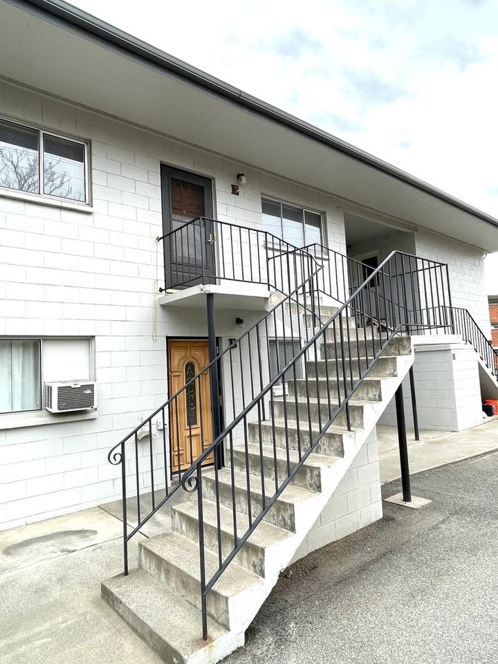 89 N Waverly Pl #E - Photo 2 of 18