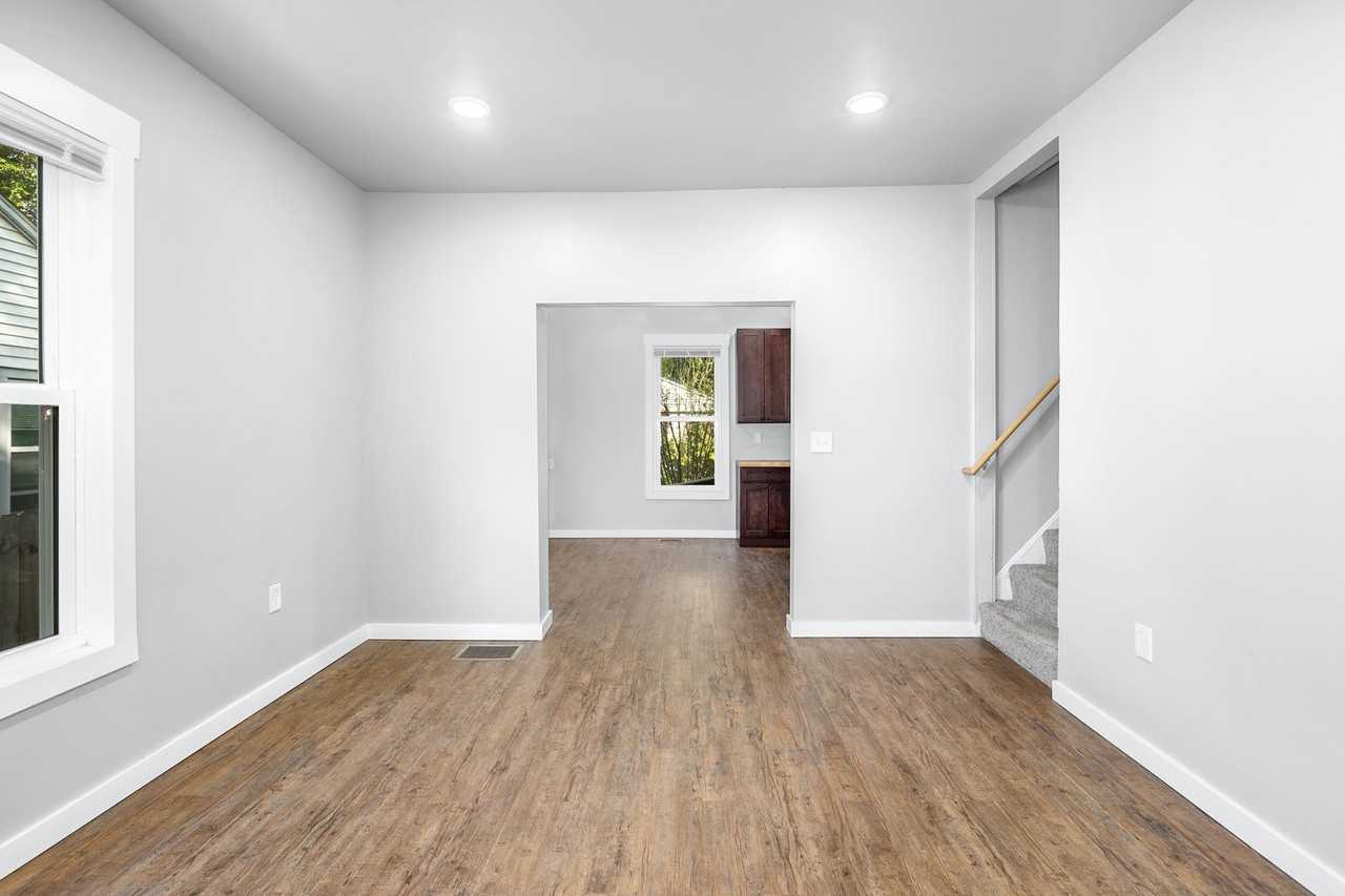 1021 Sherman St Se - Photo 2 of 16
