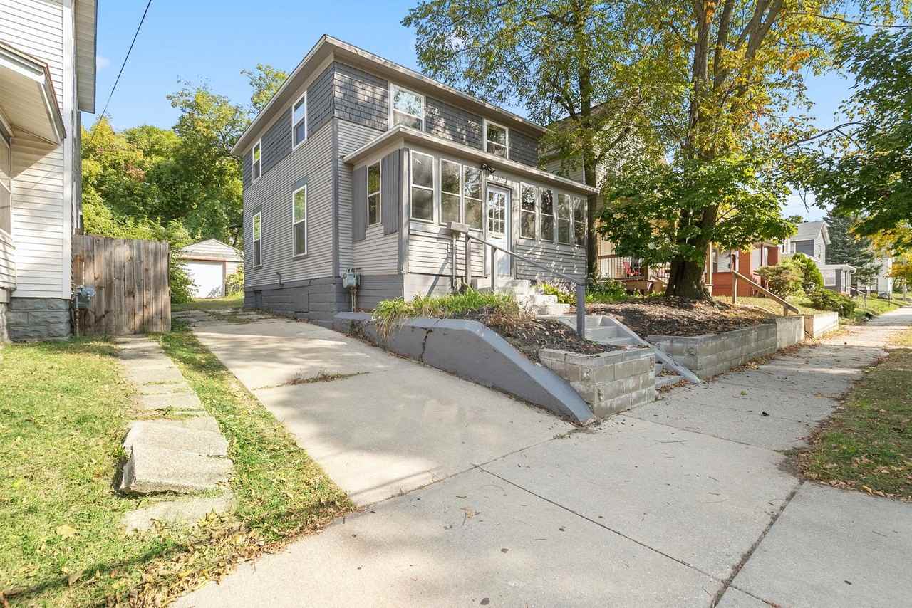 1021 Sherman St Se - Photo 3 of 16