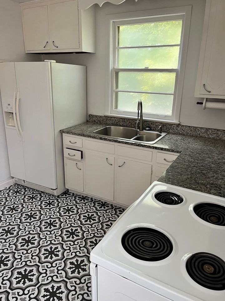 3283 Hinkle Dr - Photo 3 of 16