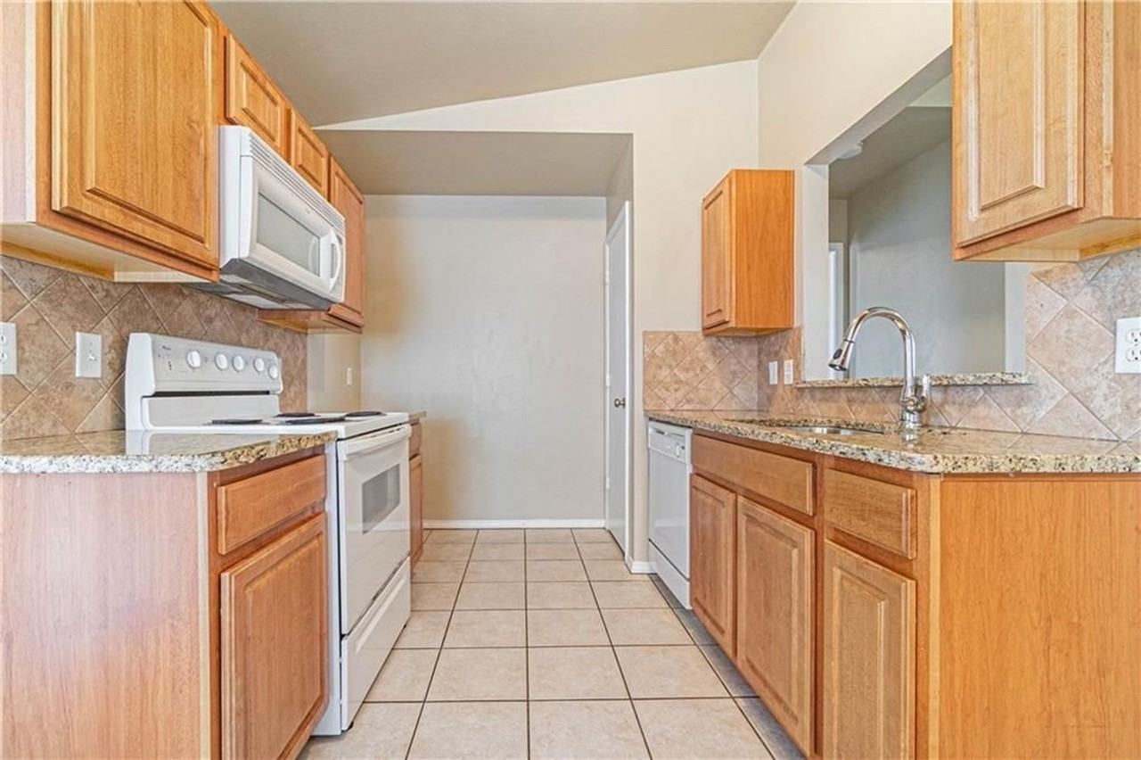 2601 Fennel Rd - Photo 3 of 18