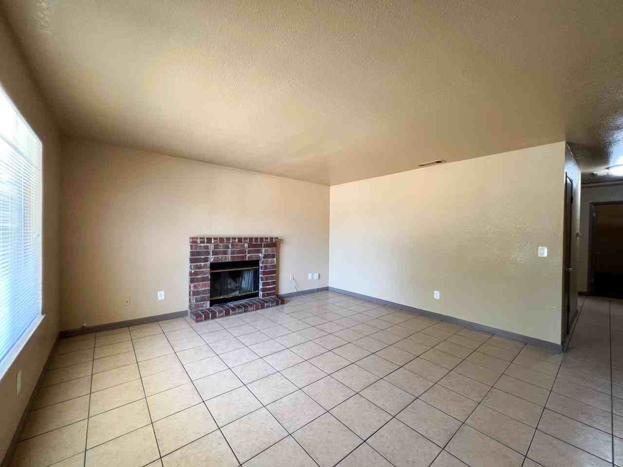5725 Wallace Ave - Photo 3 of 19