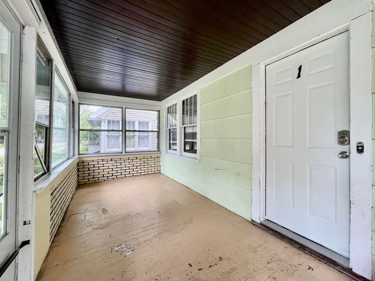 Larch 839 - Photo 2 of 18