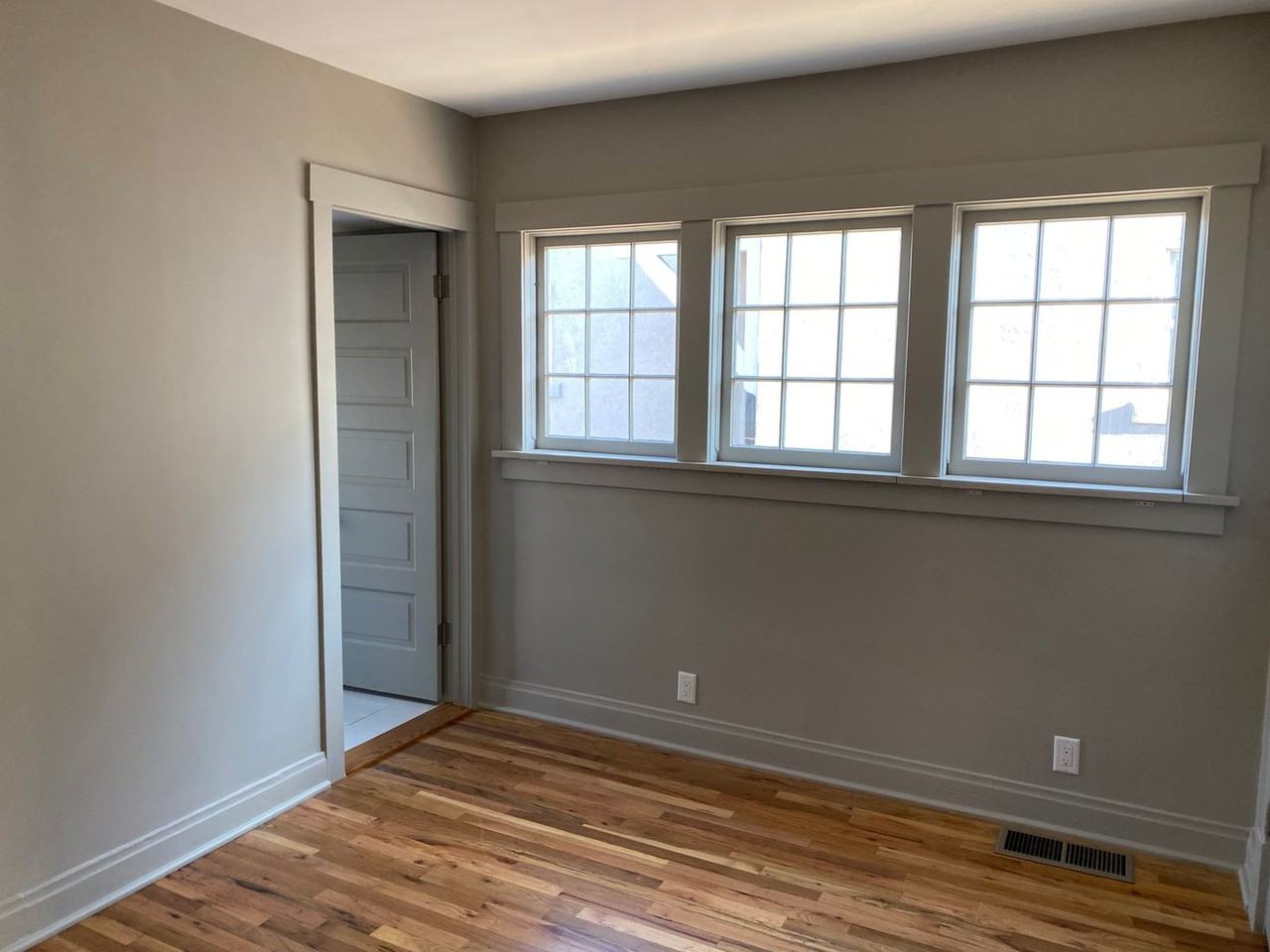 323 High St Se - Photo 5 of 10