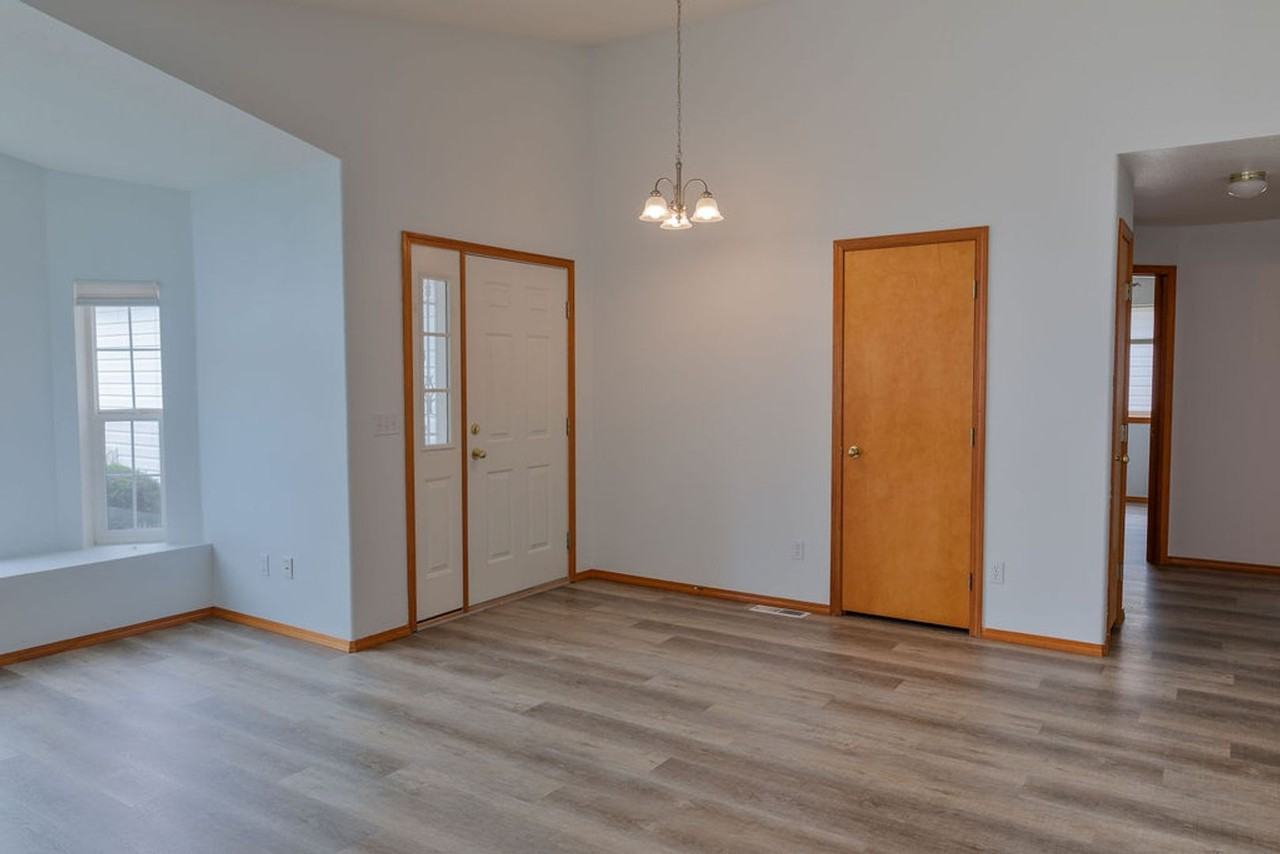 1510 N Madson Ln - Photo 4 of 19