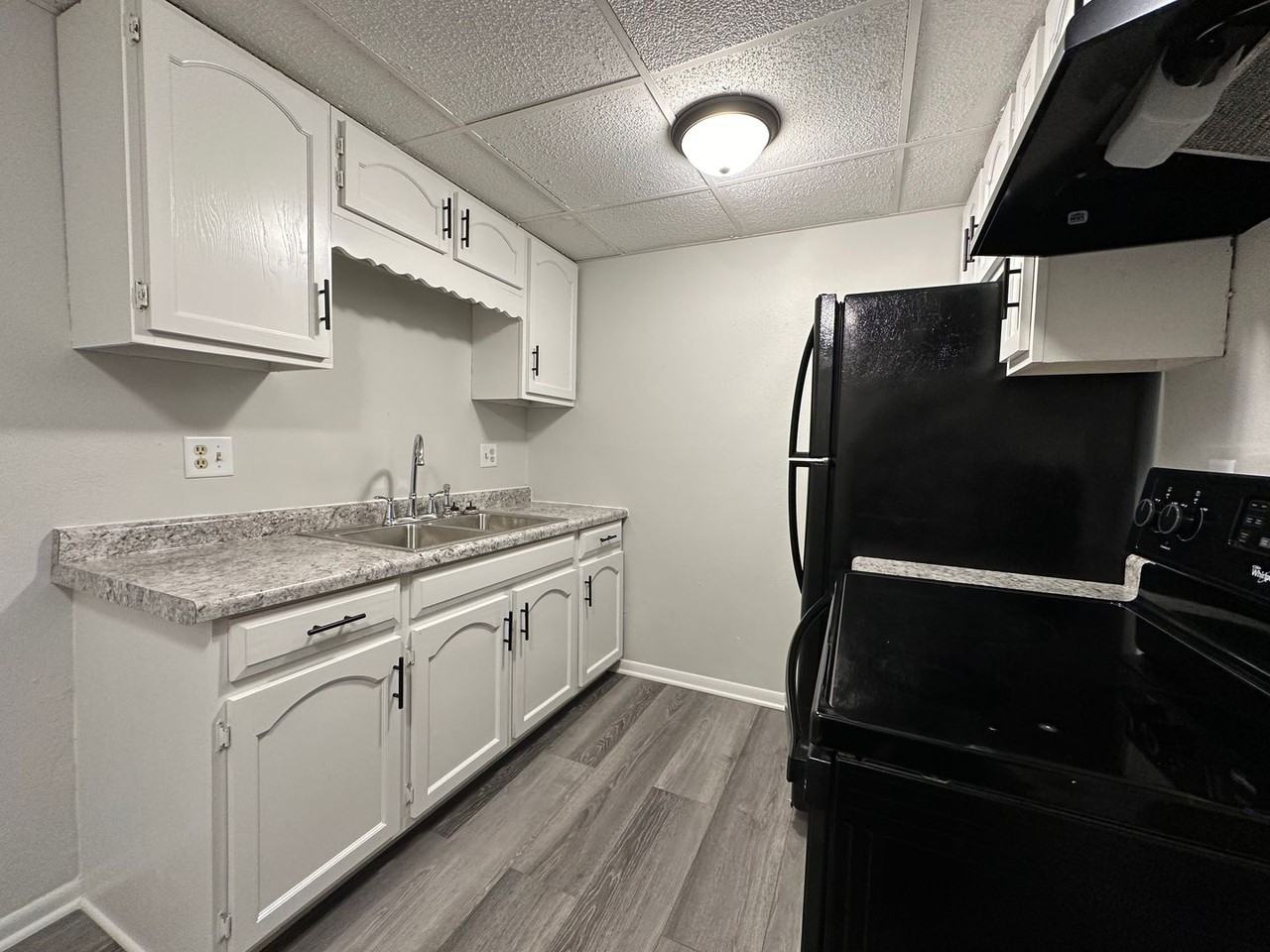 2805 - La Vista Apartments - Photo 2 of 7