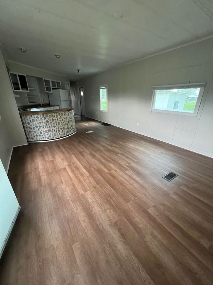 536 S Railroad Ave - Photo 2 of 7