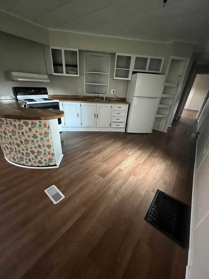 536 S Railroad Ave - Photo 3 of 7