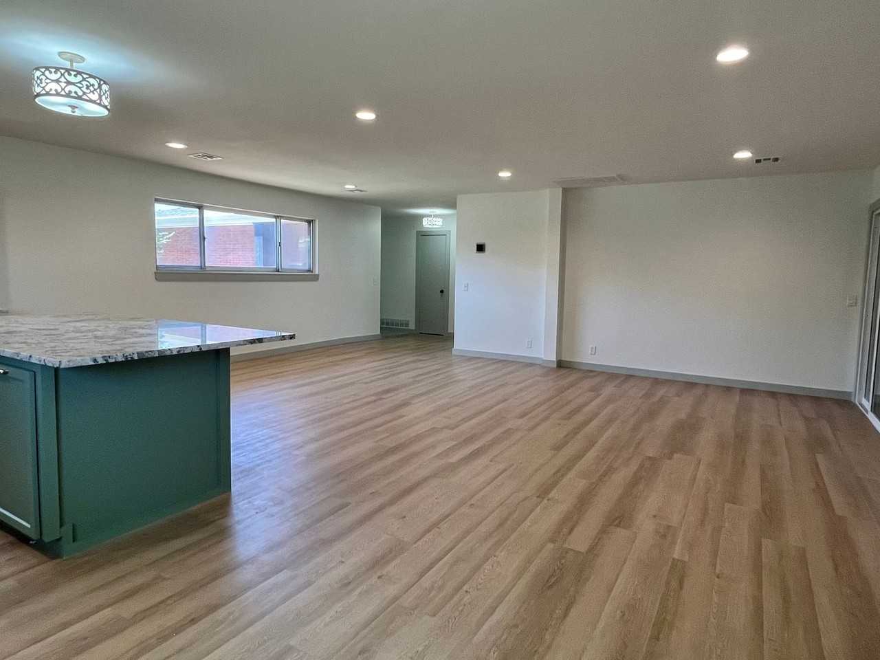 7501 Nw 28th St - Photo 5 of 29