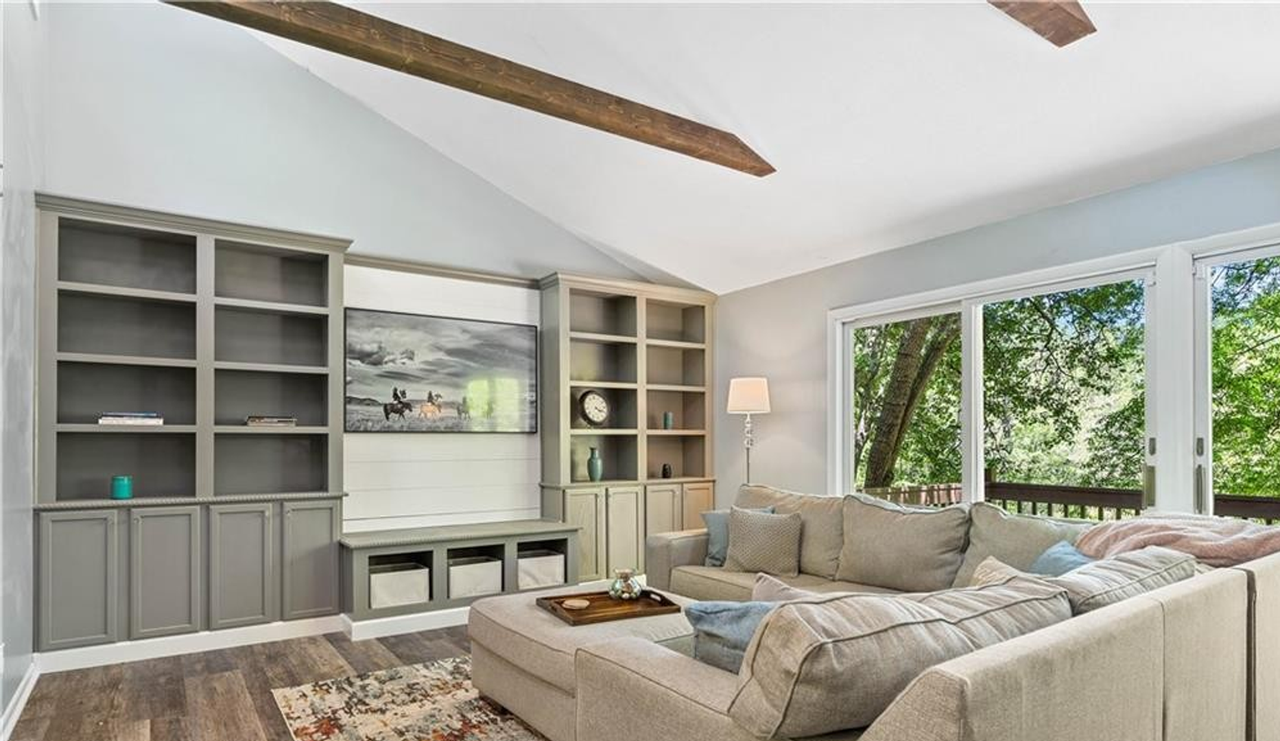 1105 Mistywood Ln - Photo 4 of 27