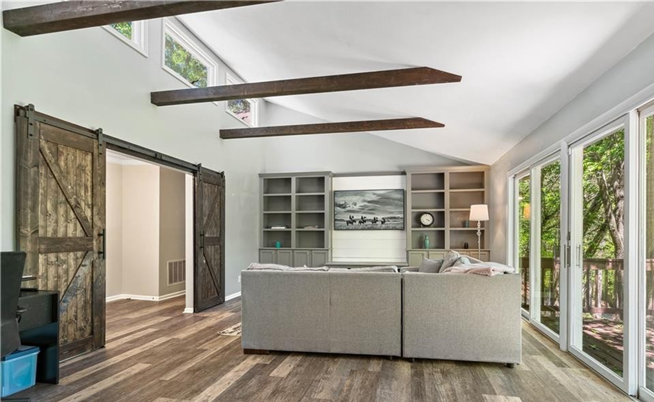 1105 Mistywood Ln - Photo 5 of 27