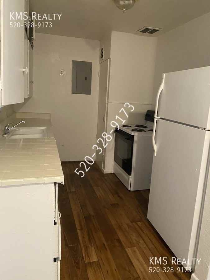 2937 N Alvernon Way #1 - Photo 3 of 10