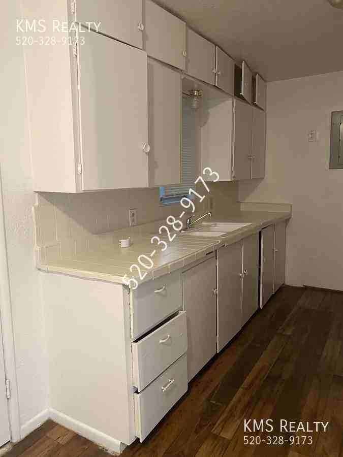 2937 N Alvernon Way #1 - Photo 4 of 10