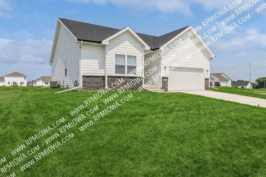 10215 Nw 68th Ave - Photo 2 of 41
