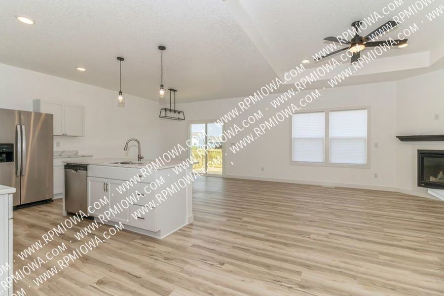 10215 Nw 68th Ave - Photo 3 of 41