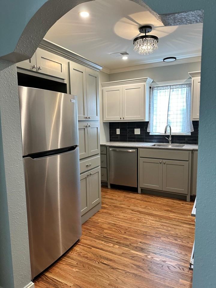 3134 E 17th St #3134 - Photo 2 of 13