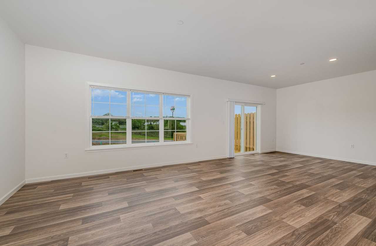 7894 Briarwood Dr - Photo 2 of 18