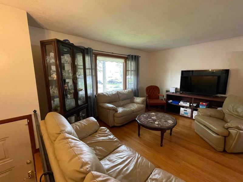 911 Baltimore Ave - Photo 2 of 22