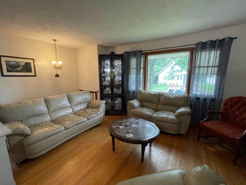 911 Baltimore Ave - Photo 3 of 22