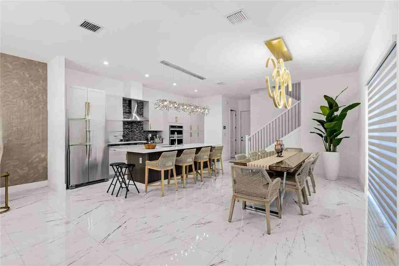 4374 Nw 81st Ave - Photo 2 of 8